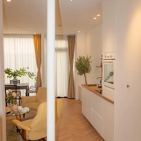 Appartamento An Attractive Flat Near Jardin Du Luxembourg , Saint-germain Parigi